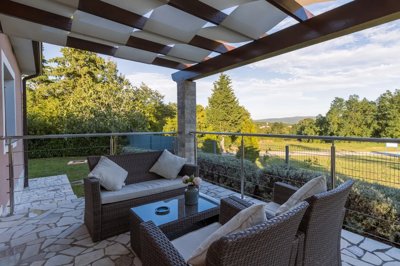 outdoor-patio-wicker-furniture-with-pergola-canopy